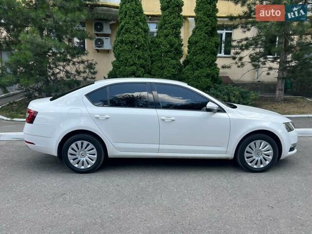 Белый Шкода Октавия, объемом двигателя 1.4 л и пробегом 178 тыс. км за 13500 $, фото 8 на Automoto.ua
