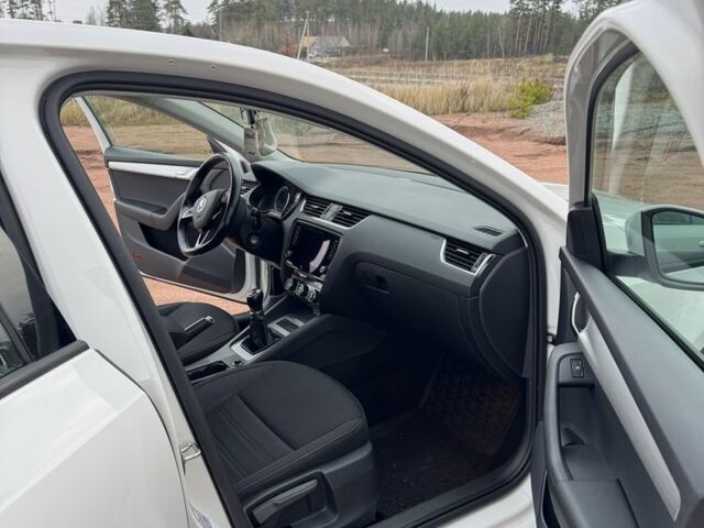 Білий Шкода Октавія, об'ємом двигуна 1.4 л та пробігом 94 тис. км за 15900 $, фото 4 на Automoto.ua