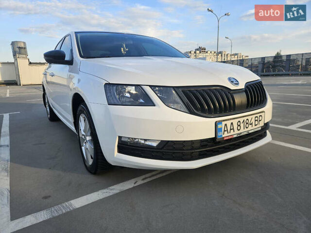 Белый Шкода Октавия, объемом двигателя 1.4 л и пробегом 155 тыс. км за 14400 $, фото 4 на Automoto.ua