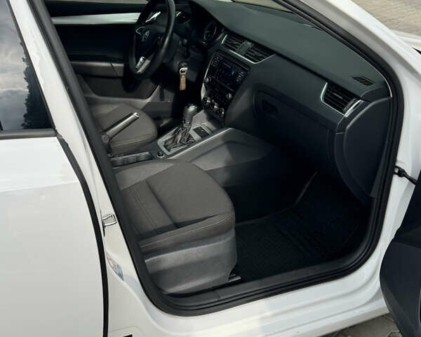 Білий Шкода Октавія, об'ємом двигуна 1.4 л та пробігом 116 тис. км за 15500 $, фото 22 на Automoto.ua