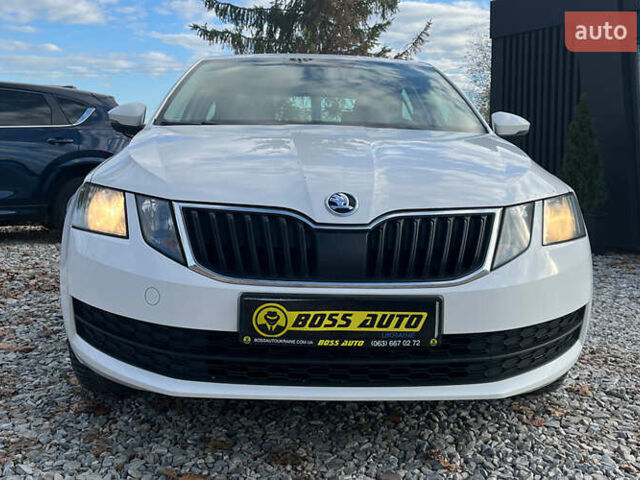 Белый Шкода Октавия, объемом двигателя 1.6 л и пробегом 140 тыс. км за 14900 $, фото 2 на Automoto.ua