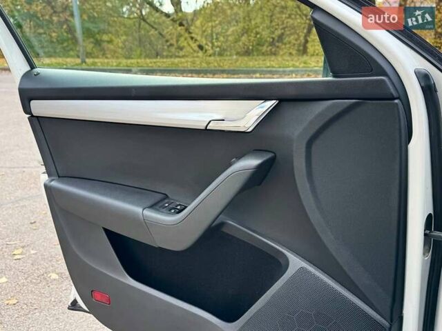 Белый Шкода Октавия, объемом двигателя 1.6 л и пробегом 62 тыс. км за 14500 $, фото 32 на Automoto.ua