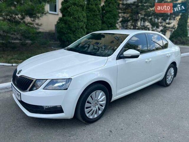 Белый Шкода Октавия, объемом двигателя 1.4 л и пробегом 178 тыс. км за 13500 $, фото 1 на Automoto.ua