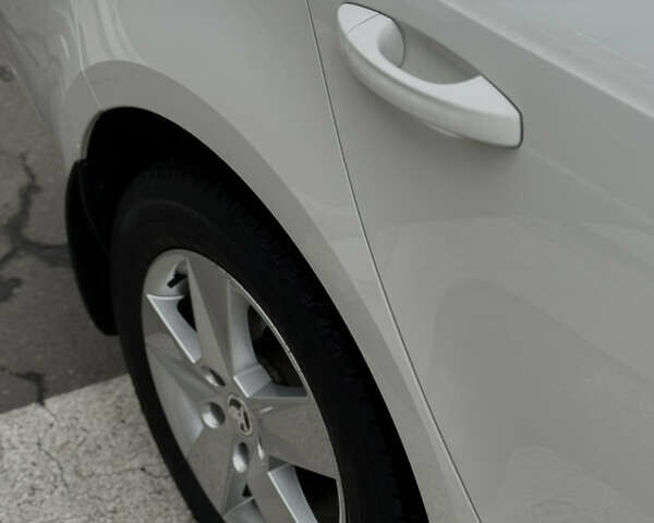 Белый Шкода Октавия, объемом двигателя 1.4 л и пробегом 121 тыс. км за 15900 $, фото 4 на Automoto.ua