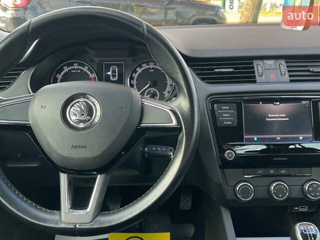 Білий Шкода Октавія, об'ємом двигуна 1.6 л та пробігом 140 тис. км за 14900 $, фото 10 на Automoto.ua