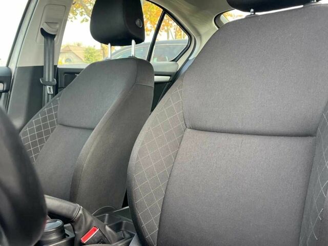 Белый Шкода Октавия, объемом двигателя 1.6 л и пробегом 140 тыс. км за 14900 $, фото 18 на Automoto.ua