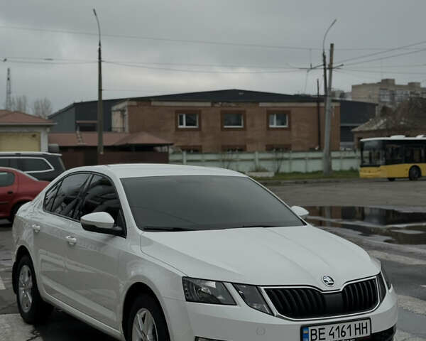 Белый Шкода Октавия, объемом двигателя 1.4 л и пробегом 121 тыс. км за 15900 $, фото 1 на Automoto.ua