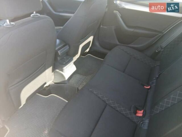 Білий Шкода Октавія, об'ємом двигуна 1.6 л та пробігом 62 тис. км за 14500 $, фото 16 на Automoto.ua