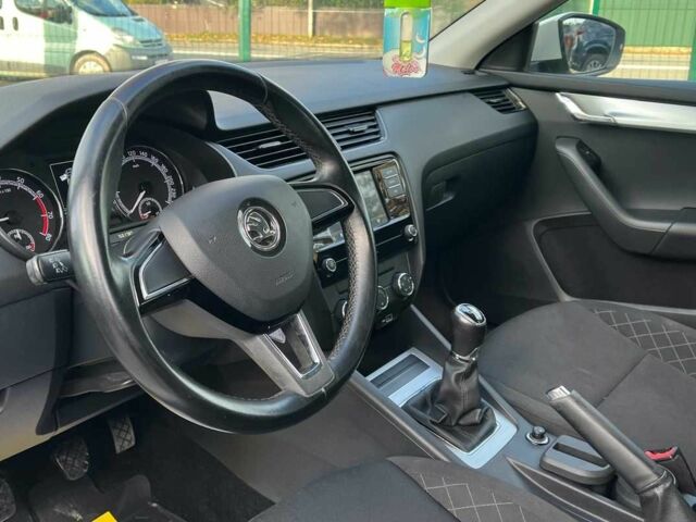 Белый Шкода Октавия, объемом двигателя 1.6 л и пробегом 140 тыс. км за 14900 $, фото 7 на Automoto.ua