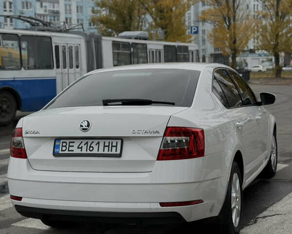 Белый Шкода Октавия, объемом двигателя 1.4 л и пробегом 121 тыс. км за 15900 $, фото 3 на Automoto.ua