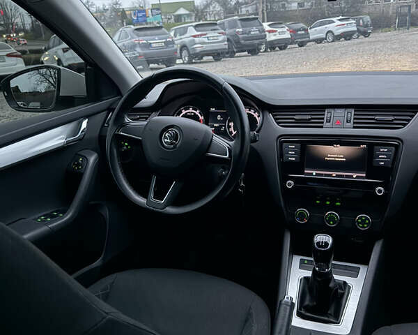 Белый Шкода Октавия, объемом двигателя 1.6 л и пробегом 175 тыс. км за 13999 $, фото 12 на Automoto.ua