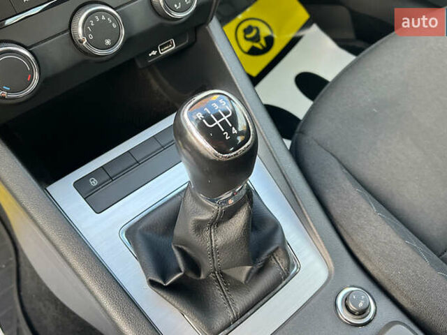 Белый Шкода Октавия, объемом двигателя 1.6 л и пробегом 140 тыс. км за 14900 $, фото 13 на Automoto.ua