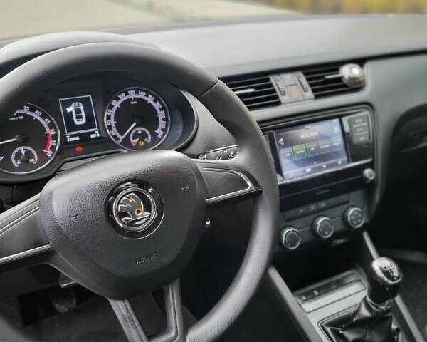 Белый Шкода Октавия, объемом двигателя 1.6 л и пробегом 220 тыс. км за 11500 $, фото 14 на Automoto.ua