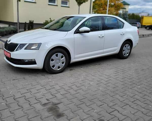 Белый Шкода Октавия, объемом двигателя 1.6 л и пробегом 220 тыс. км за 11500 $, фото 18 на Automoto.ua