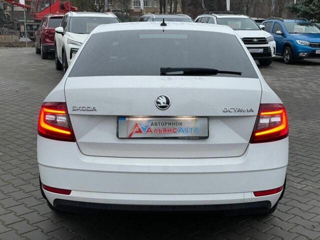Белый Шкода Октавия, объемом двигателя 1.4 л и пробегом 209 тыс. км за 12999 $, фото 5 на Automoto.ua