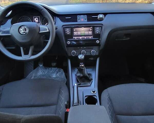 Белый Шкода Октавия, объемом двигателя 1.6 л и пробегом 220 тыс. км за 11500 $, фото 5 на Automoto.ua