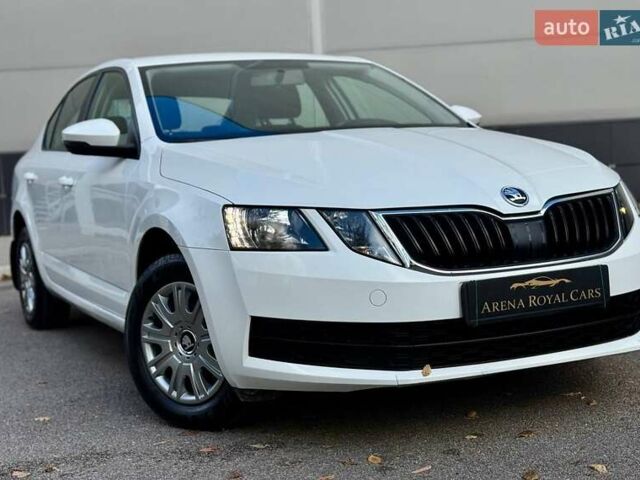 Белый Шкода Октавия, объемом двигателя 1.6 л и пробегом 62 тыс. км за 14500 $, фото 1 на Automoto.ua