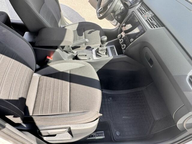 Білий Шкода Октавія, об'ємом двигуна 0 л та пробігом 200 тис. км за 15700 $, фото 12 на Automoto.ua