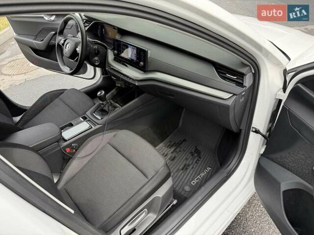 Белый Шкода Октавия, объемом двигателя 1.5 л и пробегом 67 тыс. км за 21500 $, фото 9 на Automoto.ua
