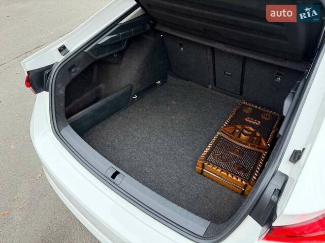 Білий Шкода Октавія, об'ємом двигуна 2 л та пробігом 258 тис. км за 22000 $, фото 34 на Automoto.ua