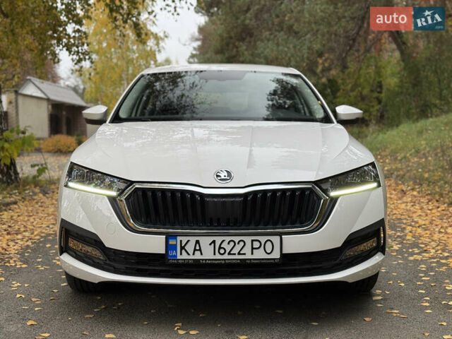 Белый Шкода Октавия, объемом двигателя 1.5 л и пробегом 70 тыс. км за 17900 $, фото 1 на Automoto.ua