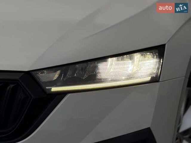 Білий Шкода Октавія, об'ємом двигуна 2 л та пробігом 258 тис. км за 22000 $, фото 1 на Automoto.ua