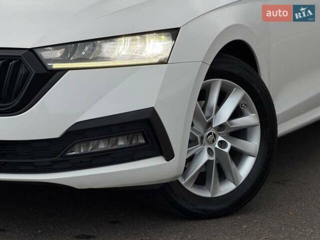 Білий Шкода Октавія, об'ємом двигуна 2 л та пробігом 258 тис. км за 22000 $, фото 2 на Automoto.ua