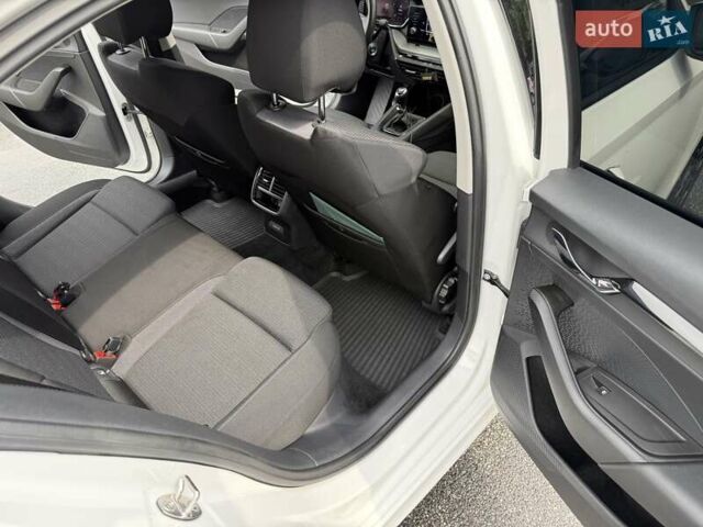 Белый Шкода Октавия, объемом двигателя 1.5 л и пробегом 67 тыс. км за 21500 $, фото 11 на Automoto.ua