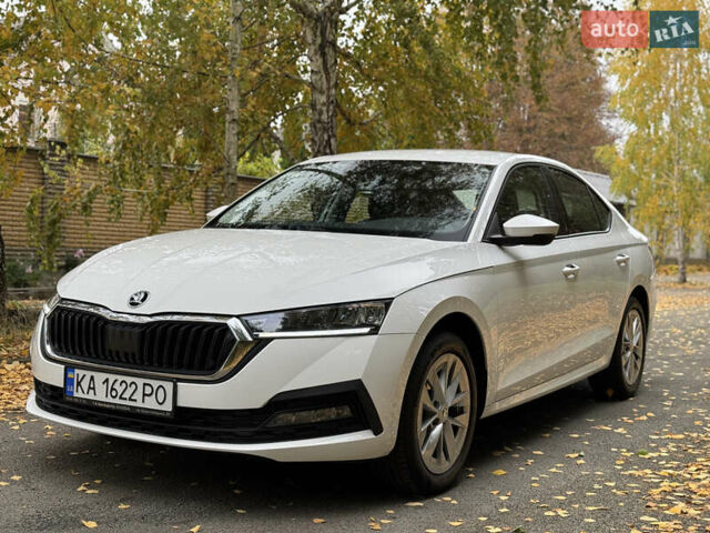 Белый Шкода Октавия, объемом двигателя 1.5 л и пробегом 70 тыс. км за 17900 $, фото 2 на Automoto.ua