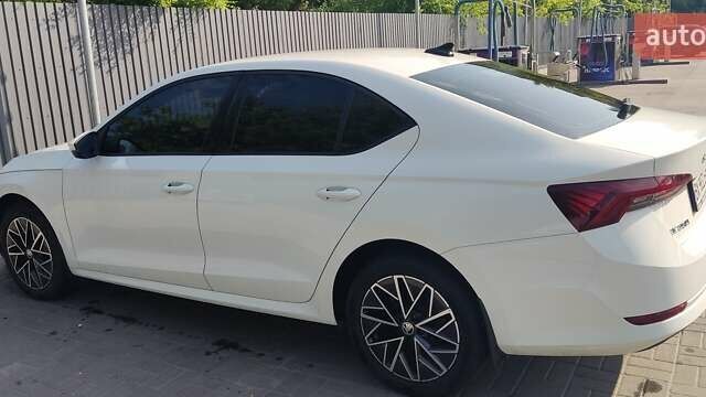 Белый Шкода Октавия, объемом двигателя 1.5 л и пробегом 17 тыс. км за 20000 $, фото 8 на Automoto.ua