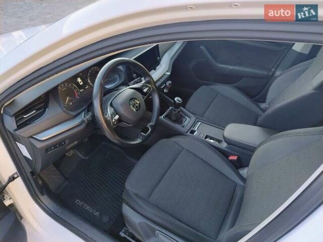 Белый Шкода Октавия, объемом двигателя 1.97 л и пробегом 255 тыс. км за 18300 $, фото 6 на Automoto.ua