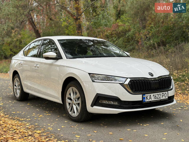 Белый Шкода Октавия, объемом двигателя 1.5 л и пробегом 70 тыс. км за 17900 $, фото 3 на Automoto.ua