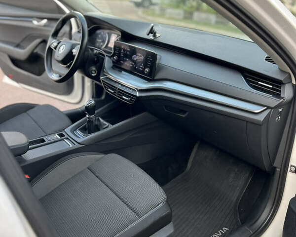 Шкода Октавия 2020 в Киеве на Automoto.ua Белый Шкода Октавия, объемом двигателя 1.4 л и пробегом 263 тыс. км за 14800 $, фото 13 на Automoto.ua