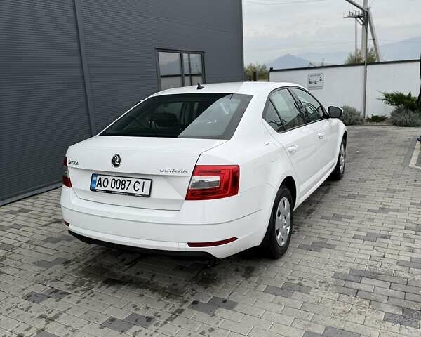 Білий Шкода Октавія, об'ємом двигуна 1.6 л та пробігом 40 тис. км за 14800 $, фото 7 на Automoto.ua