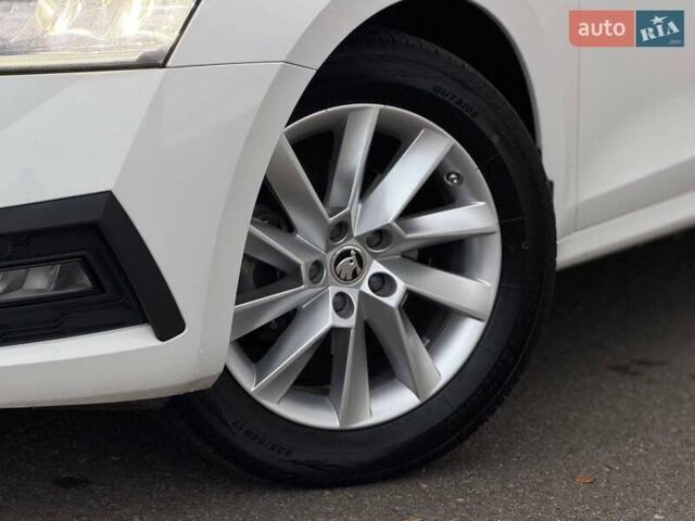 Білий Шкода Октавія, об'ємом двигуна 2 л та пробігом 258 тис. км за 22000 $, фото 4 на Automoto.ua