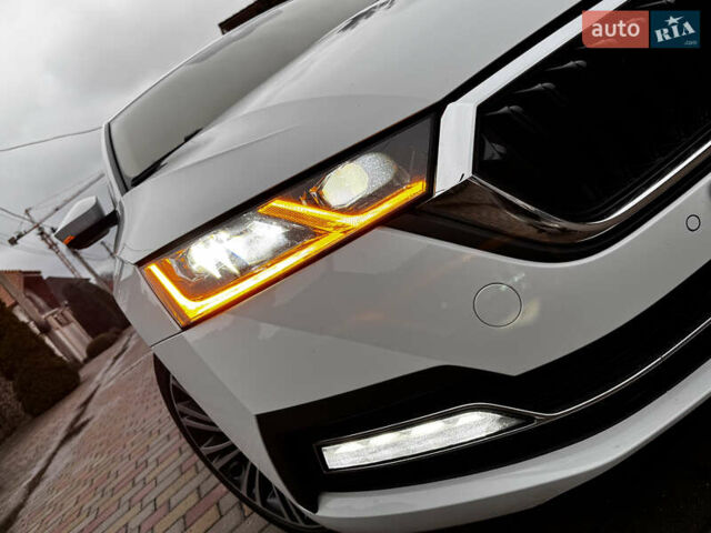 Белый Шкода Октавия, объемом двигателя 2 л и пробегом 262 тыс. км за 22250 $, фото 17 на Automoto.ua