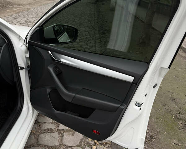 Белый Шкода Октавия, объемом двигателя 1.6 л и пробегом 48 тыс. км за 15800 $, фото 18 на Automoto.ua