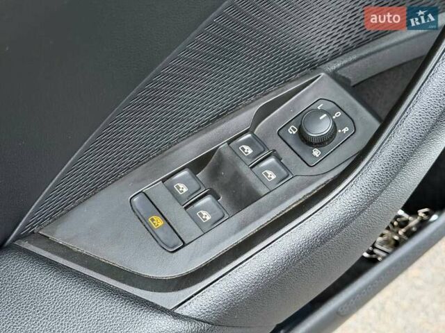 Білий Шкода Октавія, об'ємом двигуна 2 л та пробігом 258 тис. км за 22000 $, фото 39 на Automoto.ua