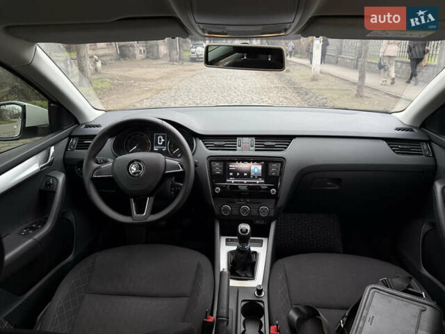 Белый Шкода Октавия, объемом двигателя 1.6 л и пробегом 48 тыс. км за 15800 $, фото 20 на Automoto.ua