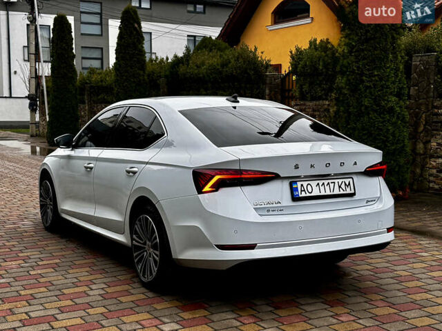 Белый Шкода Октавия, объемом двигателя 2 л и пробегом 262 тыс. км за 22250 $, фото 5 на Automoto.ua