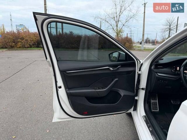 Білий Шкода Октавія, об'ємом двигуна 2 л та пробігом 258 тис. км за 22000 $, фото 37 на Automoto.ua