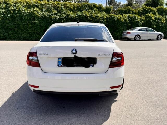 Білий Шкода Октавія, об'ємом двигуна 0 л та пробігом 200 тис. км за 15700 $, фото 4 на Automoto.ua