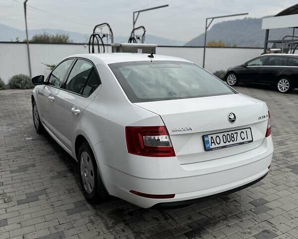 Білий Шкода Октавія, об'ємом двигуна 1.6 л та пробігом 40 тис. км за 14800 $, фото 1 на Automoto.ua