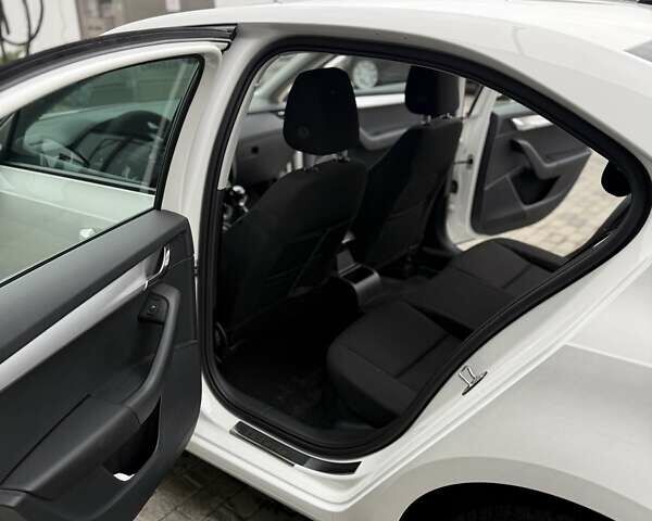 Білий Шкода Октавія, об'ємом двигуна 1.6 л та пробігом 40 тис. км за 14800 $, фото 2 на Automoto.ua