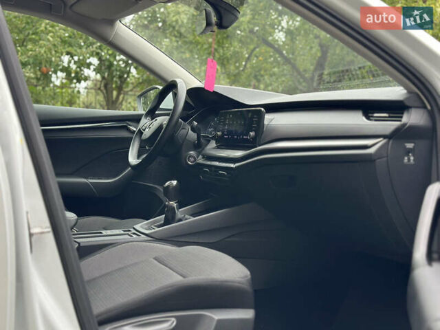 Белый Шкода Октавия, объемом двигателя 1.5 л и пробегом 79 тыс. км за 18999 $, фото 19 на Automoto.ua