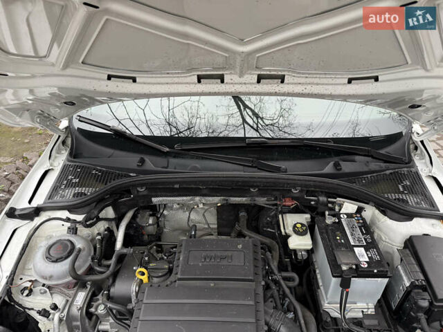 Белый Шкода Октавия, объемом двигателя 1.6 л и пробегом 48 тыс. км за 15800 $, фото 29 на Automoto.ua