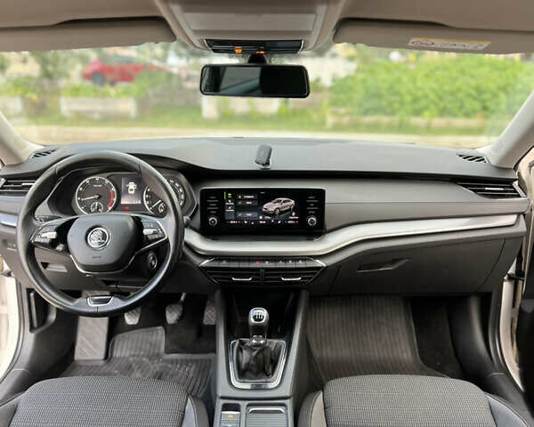 Шкода Октавия 2020 в Киеве на Automoto.ua Белый Шкода Октавия, объемом двигателя 1.4 л и пробегом 263 тыс. км за 14800 $, фото 11 на Automoto.ua