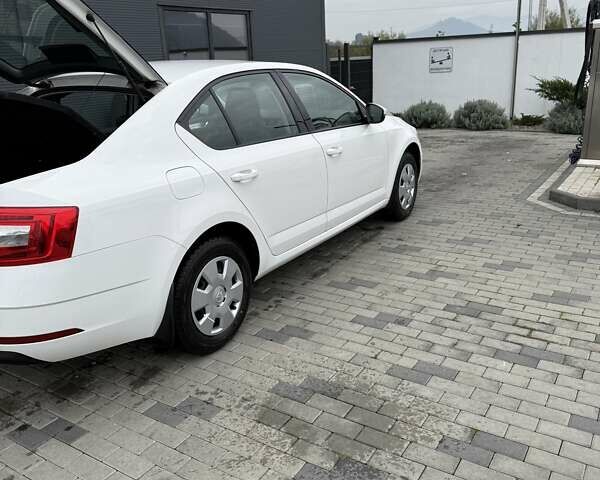 Білий Шкода Октавія, об'ємом двигуна 1.6 л та пробігом 40 тис. км за 14800 $, фото 8 на Automoto.ua