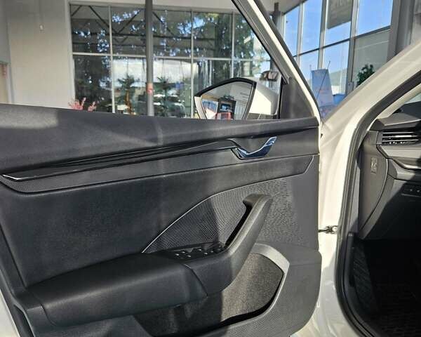 Белый Шкода Октавия, объемом двигателя 1.97 л и пробегом 216 тыс. км за 21800 $, фото 3 на Automoto.ua