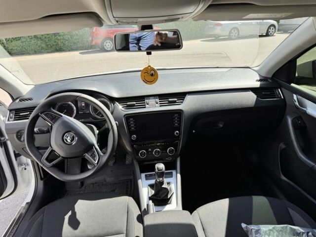 Білий Шкода Октавія, об'ємом двигуна 0 л та пробігом 200 тис. км за 15700 $, фото 2 на Automoto.ua